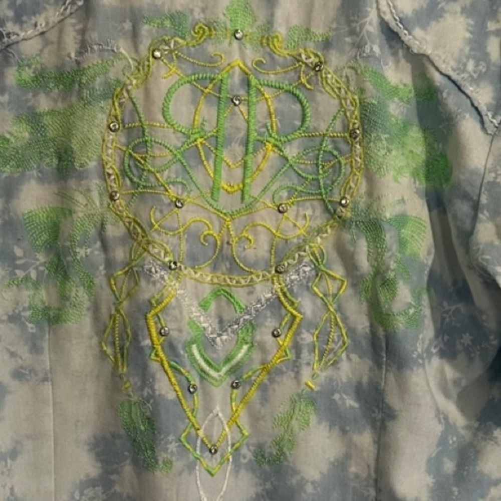 ROAR Western Wear Button Front Rhinestone Top - Picture 6 of 7